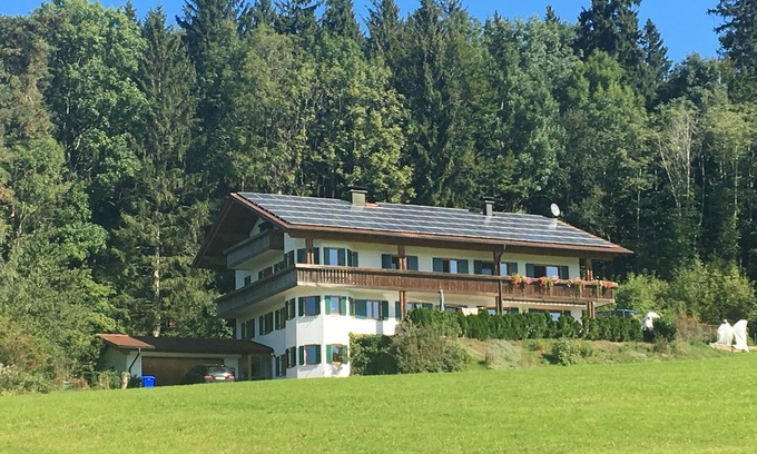 Friesenried Apartment | Apartment 'Waldblick' with Shared Garden, Balcony and Wi-Fi