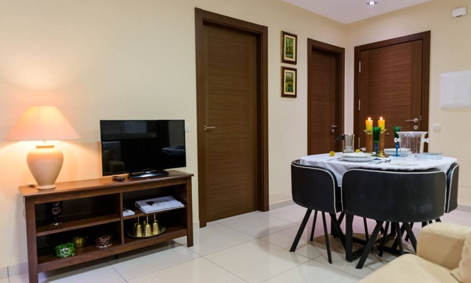 Portbou Apartment | Stylish Apartment Walter Benjamin with Spa & Family Amenities