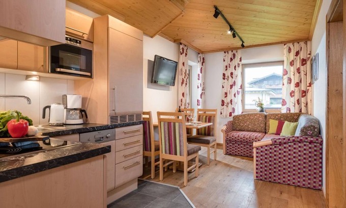 Pertisau Apartment | Pet-Friendly Apartment Wanderlust 2 by the Sea