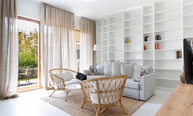 Marymount Apartment | Budget-Friendly Apartment in Warsaw with Child-Friendly Amenities