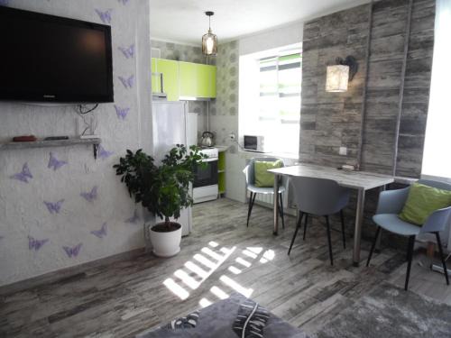Maliyevtsy Apartment | Experience Apartment WAVE in the Heart of the City!