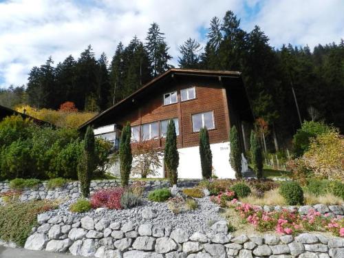 Zweisimmen Apartment | Pet-Friendly Retreat: Apartment Weidli - Chalet Experience