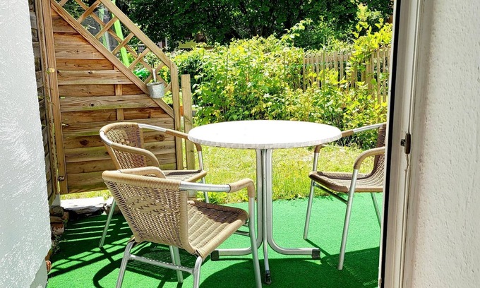 Reusa Apartment | Cozy Westend Apartment with Kitchen & Child-Friendly Amenities