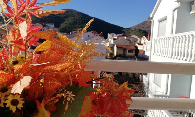 Babilonija Apartment | Pet-Friendly Apartment White Lily in Budva with Ocean Views