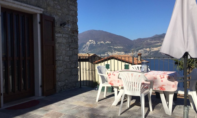 Castelletto Apartment | Tranquil Apartment with Lake View, Garden & Terrace Space