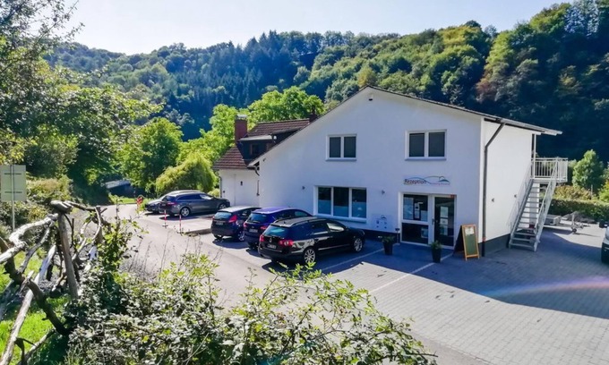Waldbreitbach Apartment | Delightful Apartment Wiedliebe Deluxe with Family-Friendly Amenities