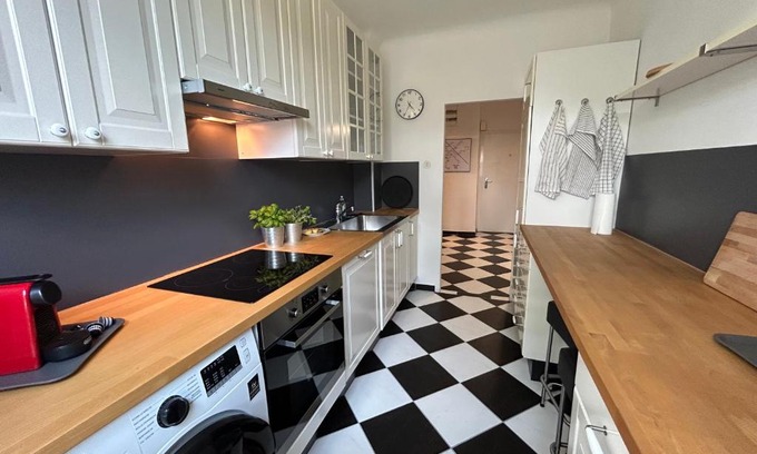 Penzing Apartment | Exceptional Apartment Wien West - Pet & Child Friendly Stay