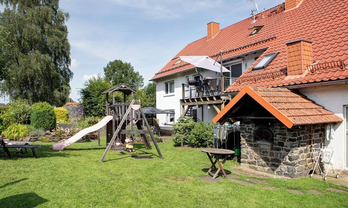 Nieder-Moos Apartment | Relax at Ferienwohnung Wiesenschneiders with Garden & Wi-Fi