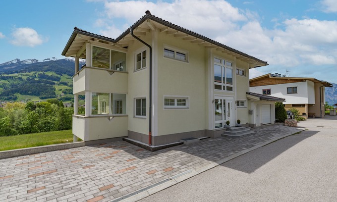 Hart im Zillertal House | Inviting Apartment with Garden, Terrace & Family-Friendly Amenities