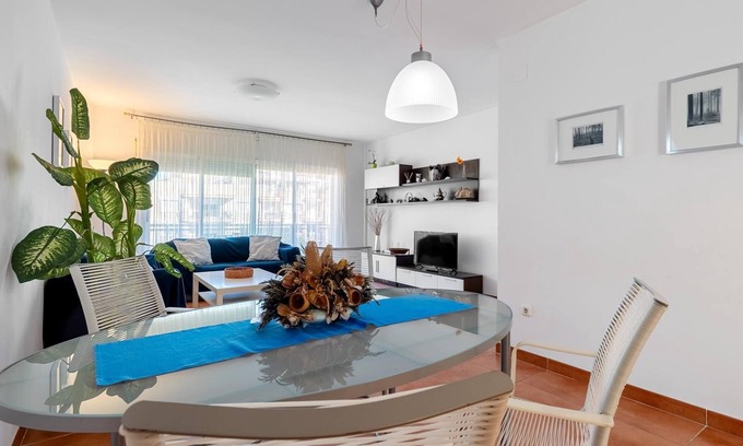 Costa Dorada Apartment | Apartment with pool and sea views 200m beach