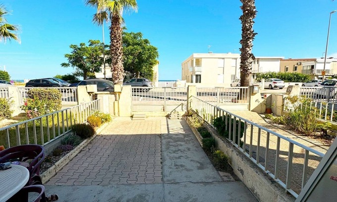 Palavas-les-Flots Apartment | Sea View Apartment with Garden - Pet Friendly & Family Ready