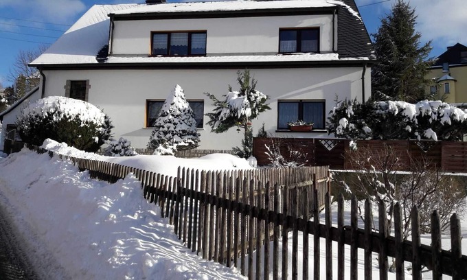Zschorlau Apartment | Perfect Family Getaway: 2-Bedroom Apartment in Zschorlau