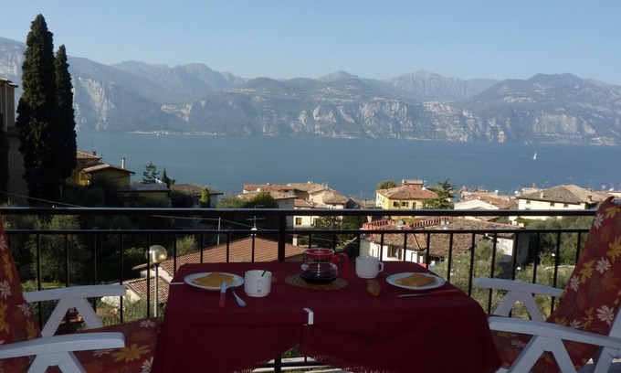 Cassone Apartment | Cozy Apartment with Lake View Balcony and Free Parking