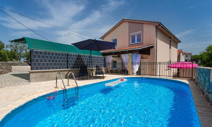 Dobrinj Apartment | Private Pool Escape with Garden & BBQ - Guest Rated 10/10