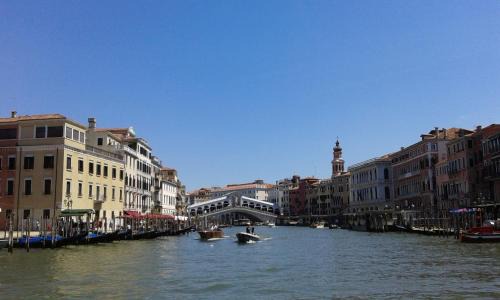 Cannaregio House | Romantic Escape: Apartment by Secret Park & Ocean Views