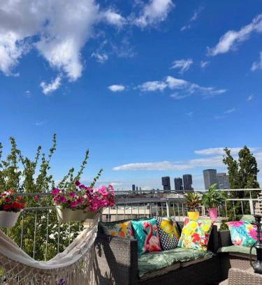 Erdberg Apartment | Apartment with a terrace