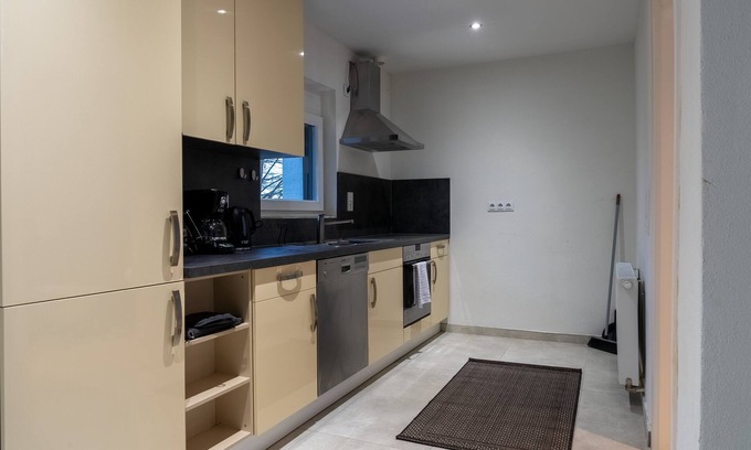 Minden House | Scenic Apartment Overlooking Wiehengebirge with Kitchen