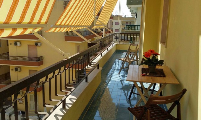 Il Monte Apartment | Immaculate Apartment Near the Sea with Pool Access