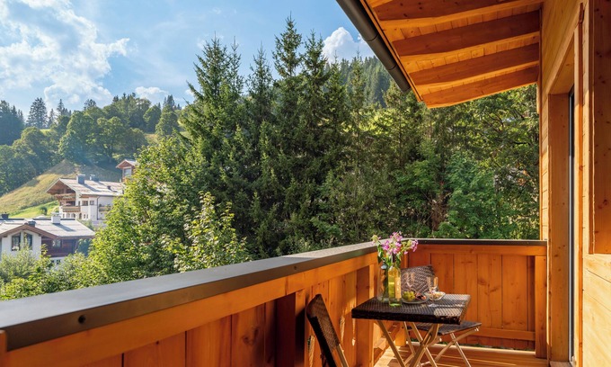 Hinterglemm Apartment | Cozy Apartment with Balcony Steps from the Slopes