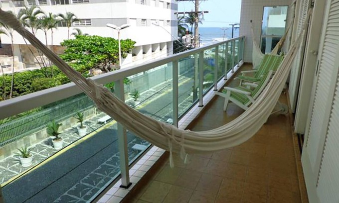 Pitangueiras Apartment | Cozy Apartment with Balcony and Ocean View, Rated 10/10