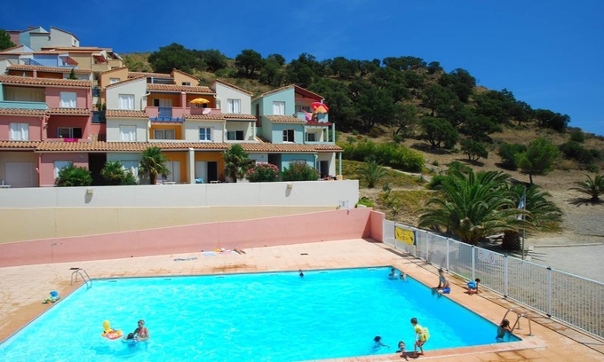 Cerbere Apartment | Cozy Apartment with Balcony Steps from the Sea