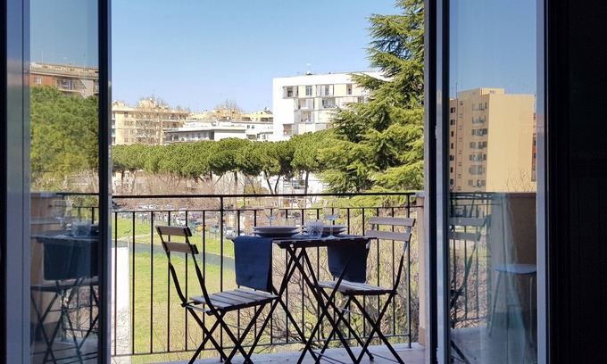 Ostiense Apartment | Stylish Apartment with Balcony in Sao Paulo, Rated 9.8/10