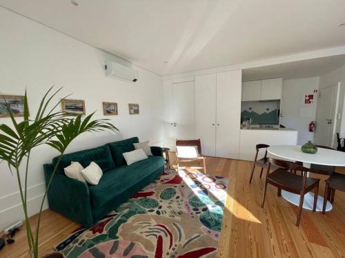 Centro / Baixa Apartment | Cozy Apartment with Balcony in Central Porto