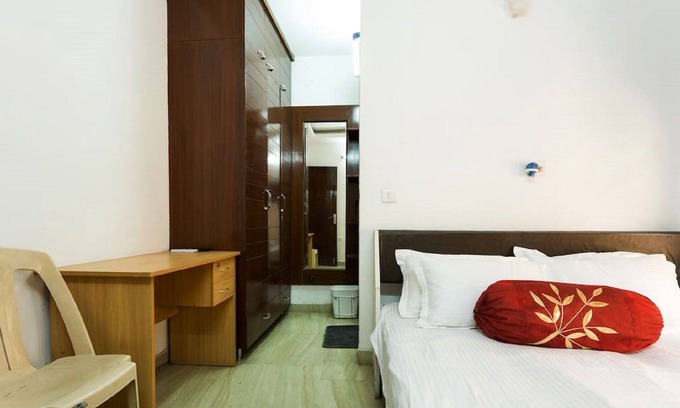 Tilak Nagar Apartment | Cozy Apartment Offering Privacy with Breakfast & Kitchen Access