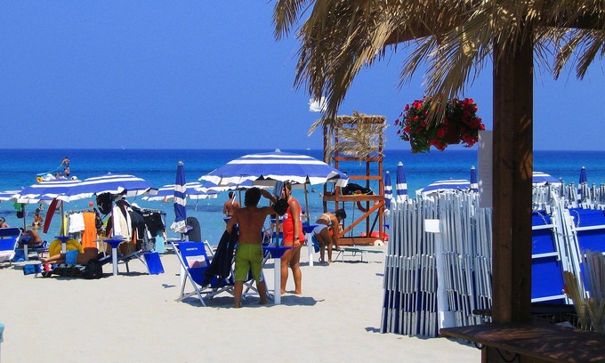 Capaci House | Beachfront Apartment with Pool & Spa - 10/10 Guest Rated