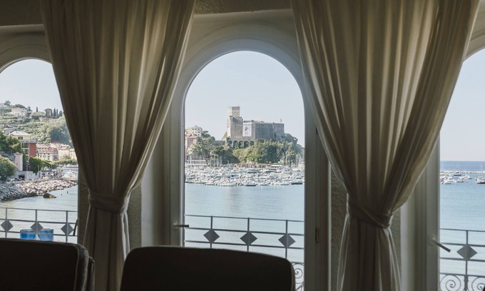 Lerici Apartment | Stunning Apartment with Breathtaking Bay of Lerici Views