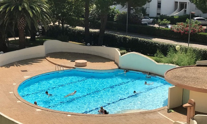 Le Couchant Apartment | Beachside Apartment with Pool, WiFi & Pet-Friendly Options