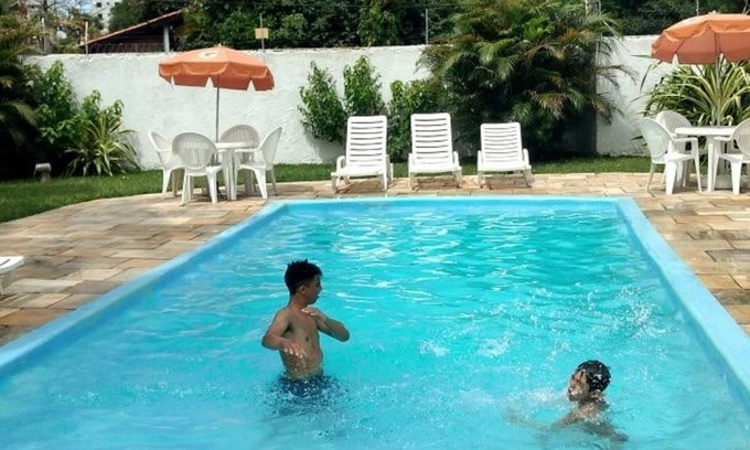 Parque Enseada Apartment | Inviting Apartment with Pool, Spa & BBQ for Perfect Getaway