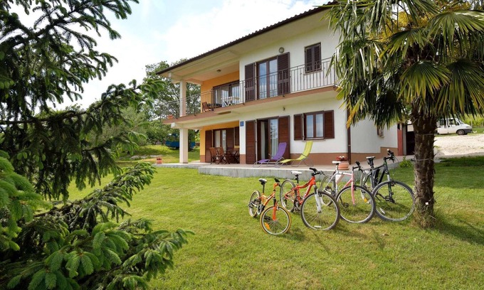 Vizinada Apartment | Cozy Apartment with Garden & Pool for 4 in Vižinada