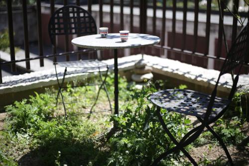 Est Apartment | Ideal Apartment with Lush Garden & Family-Friendly Perks