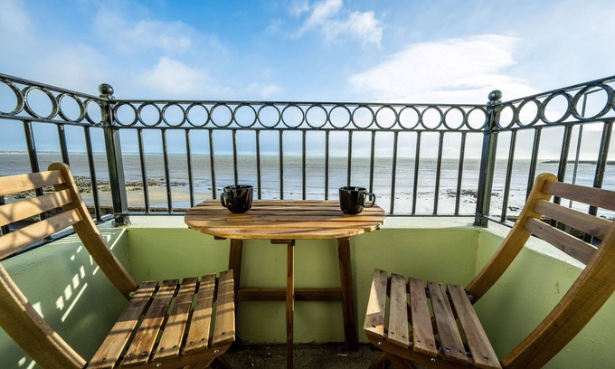 Newcastle Apartment | Mountain View Apartment: Pet and Child Friendly Retreat