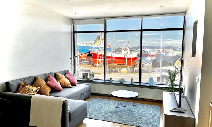 Vesturbær Apartment | Ocean View Apartment in Downtown Reykjavik - Rated 10/10