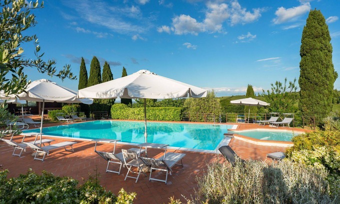 Sughera Apartment | Idyllic Apartment Near San Gimignano with Pool & Views