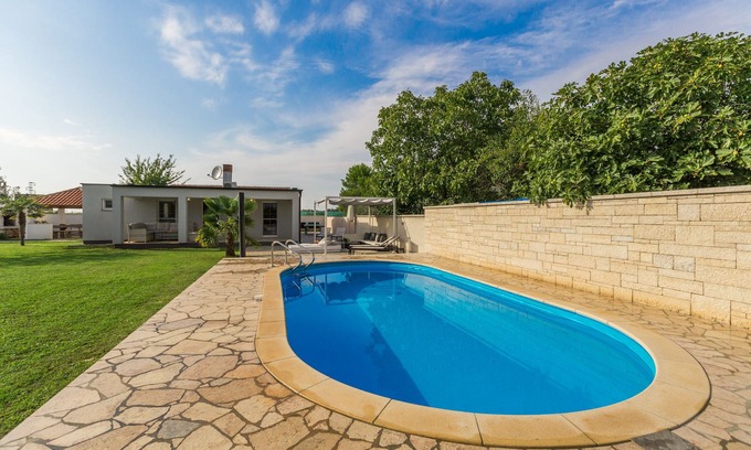 Pomer House | Private Pool Apartment in Medulin-Pomer, Steps from Beach