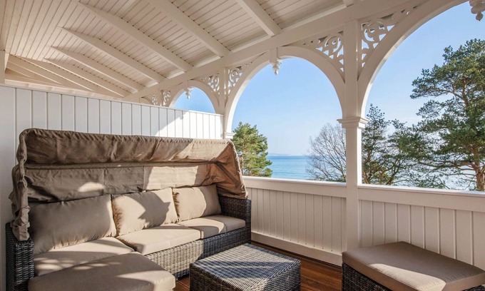 Binz Apartment | Oceanfront Apartment with Balcony & Pool - Rated 10/10
