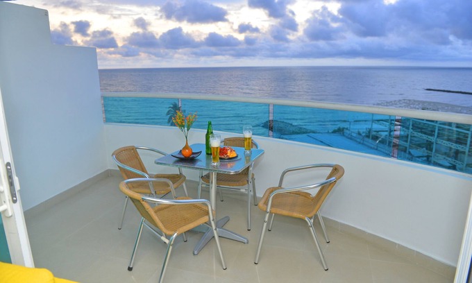El Laguito Apartment | Sea View Apartment in El Laguito with Pool Access