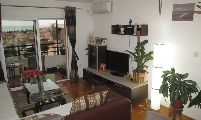Lazi Apartment | Scenic Apartment with Sea View - Apartmant Ana Awaits You