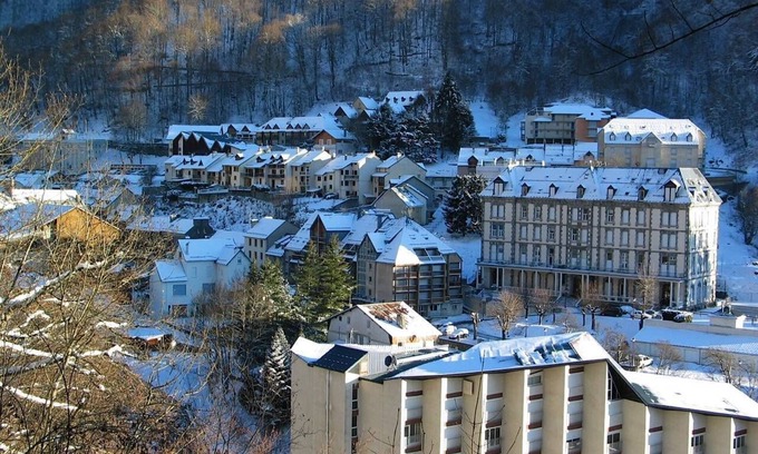 Bareges Apartment | Cozy Apartment with Terrace & Pool - Family Friendly Stay