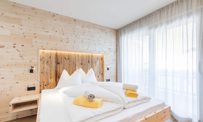 Villnoss Apartment | Comfort Apartment: Ocean View with Pool and Spa Amenities