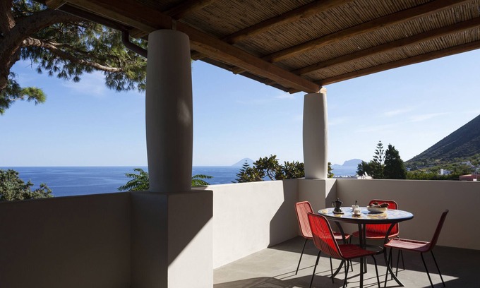 Malfa Apartment | Apartment with spacious terrace overlooking the sea in a villa with swimming pool and garden