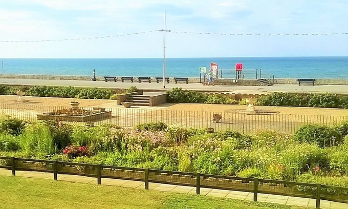 West Bay Apartment | Oceanfront Apartment with Spectacular Sea View & Pool
