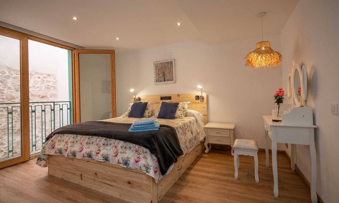 Peniscola Old Town Apartment | Cozy Apartment with Terrace - Family-Friendly Amenities