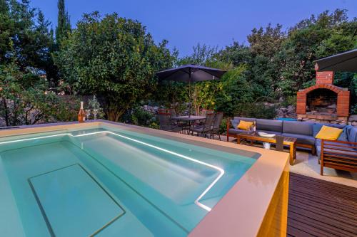 Babin Kuk Apartment | Charming Apartment with Terrace & Mini Pool, Rated 9.4/10