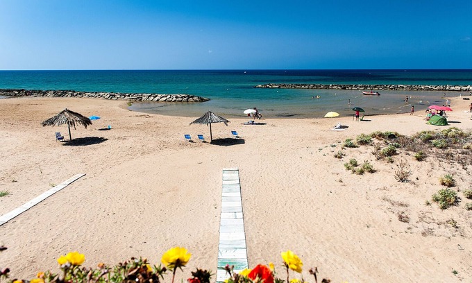 Scicli Apartment | Beachfront Apartment with Terrace in Scenic Donnalucata