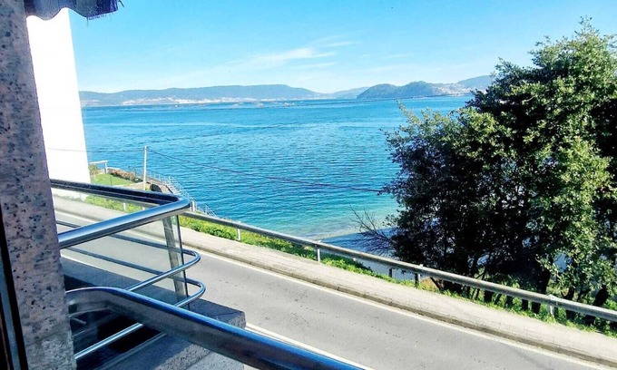 Bueu Apartment | Beachside Apartment with Terrace, Perfect for Families