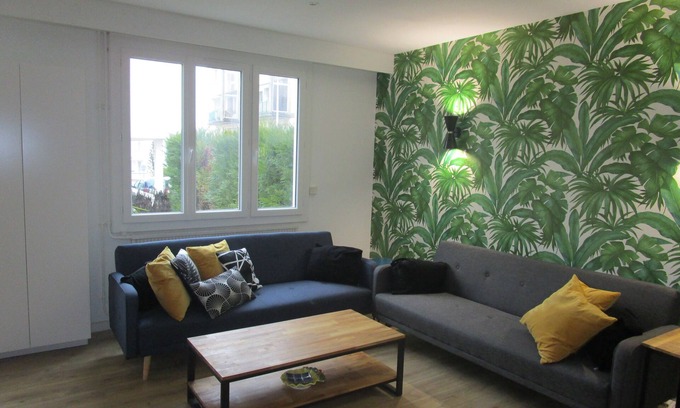 Royan Apartment | Beachside Apartment with Terrace & Garden, 10/10 Rated